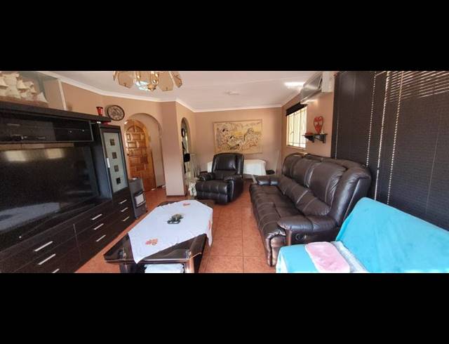 3 BEDROOM HOUSE FOR SALE IN MAYBERRY PARK